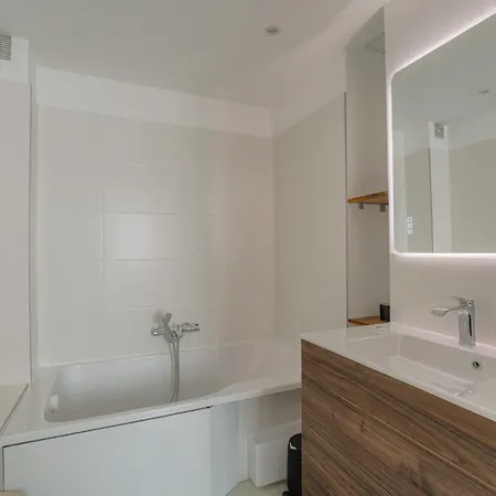Apartment Et Chaleureux Avec Garage Prive *